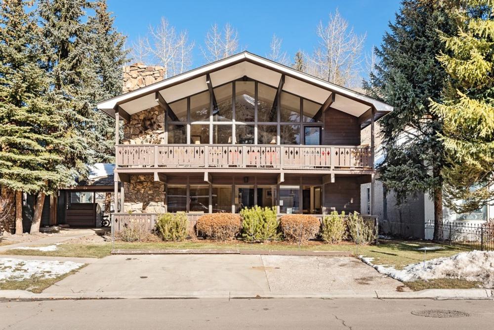 118 E. Bleeker St. Upper level, Condo in Duplex with Private Deck - B&B Aspen