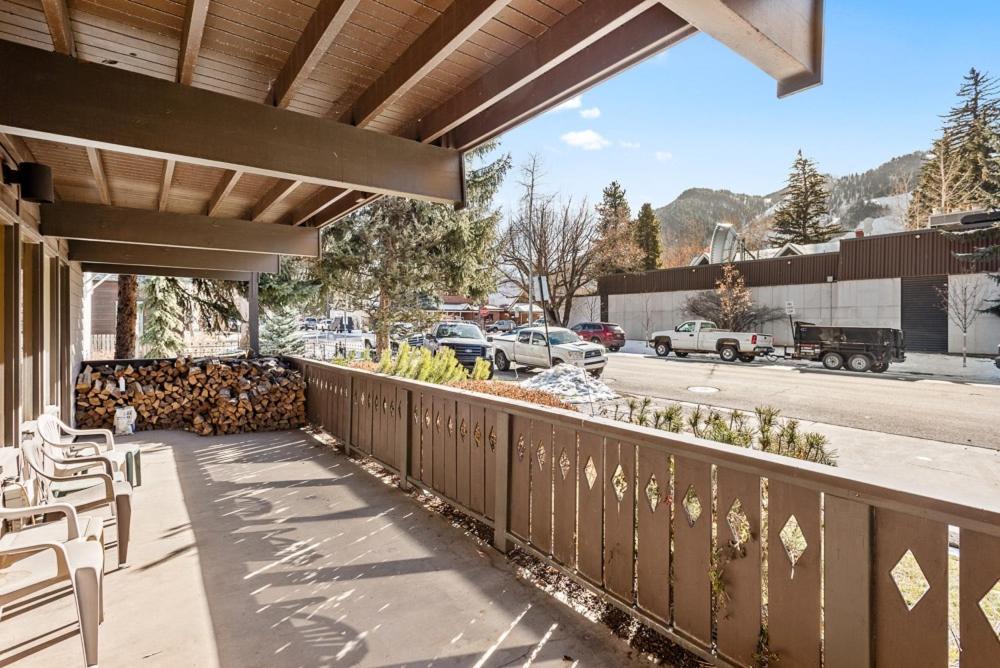 118 E. Bleeker Street Home, Large, Two-Level Home/Duplex with Private Deck & On-Site Parking - B&B