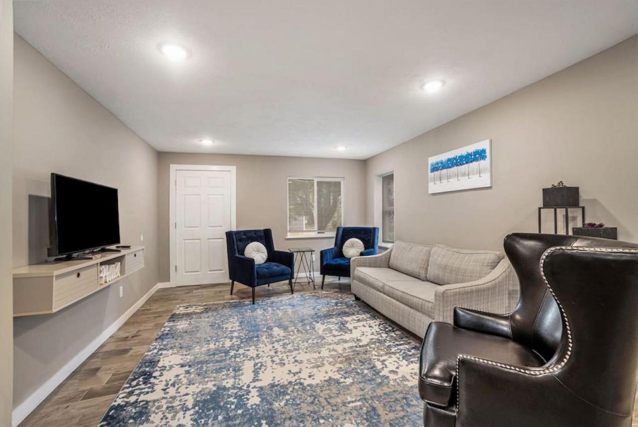 Urban Chateau Downtown Retreat - B&B Grand Rapids