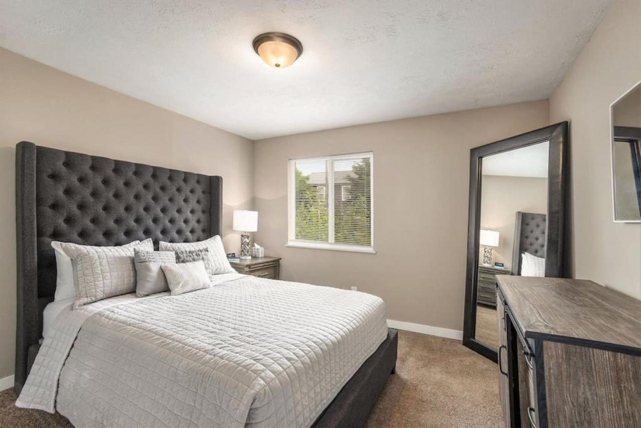 Urban Chateau Downtown Retreat - Bed and Breakfast Grand Rapids