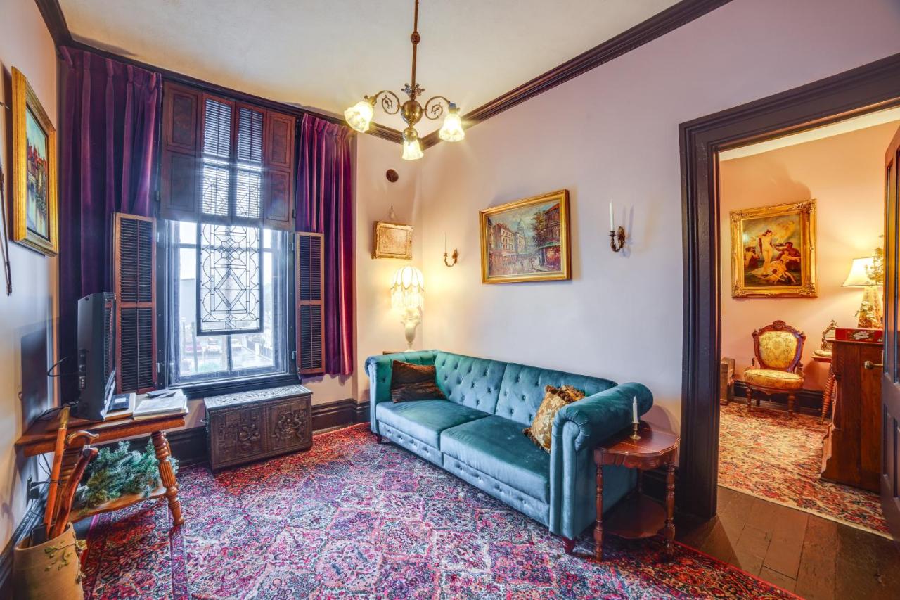 Vintage Apartment in Historic Downtown La Porte! - Ferienwohnung La Porte