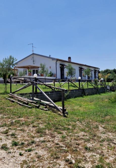 B&B Guidonia - Casale Bianco al casello dell' autostrada Guidonia - Bed and Breakfast Guidonia