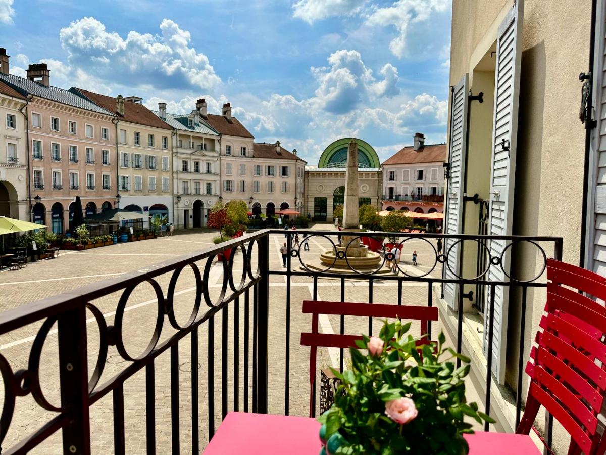 Appt Vue Place de Toscane - 4min Disneyland-PARIS - B&B
