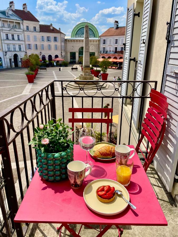 Appt Vue Place de Toscane - 4min Disneyland-PARIS - B&B