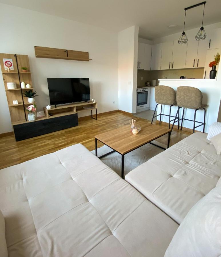 FRONT Apartment - Ferienwohnung Subotica