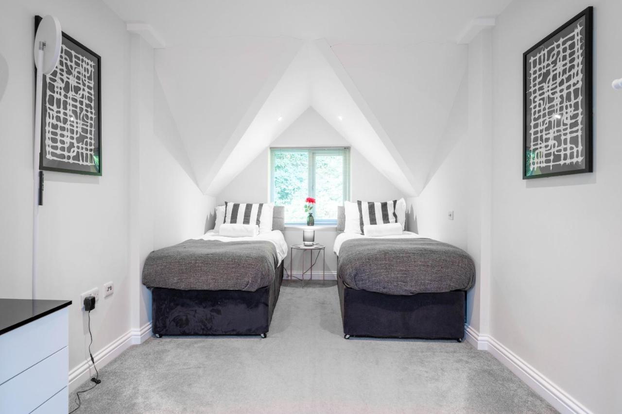 Garland Penthouse - Large 2 bed 2 bath self contained flat - Ferienwohnung