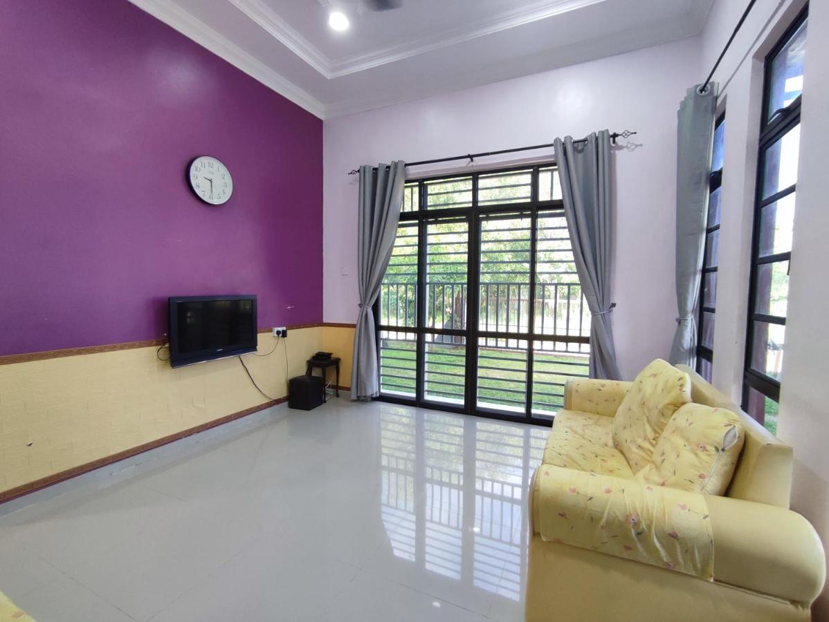 B&B Kampong Ru Tujoh - NikNa Homestay Batu Rakit - WIFI - Bed and Breakfast Kampong Ru Tujoh