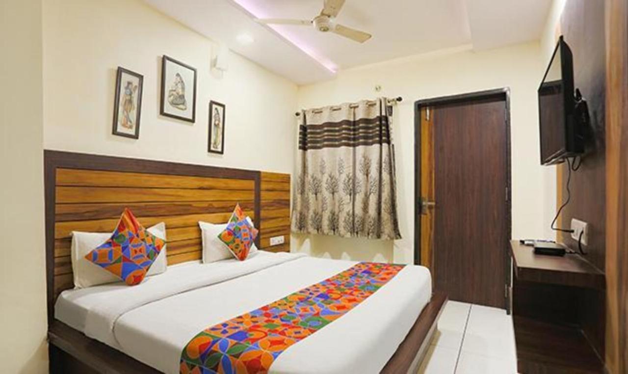 B&B Bhopal - FabExpress Madhuram Landmark - Bed and Breakfast Bhopal