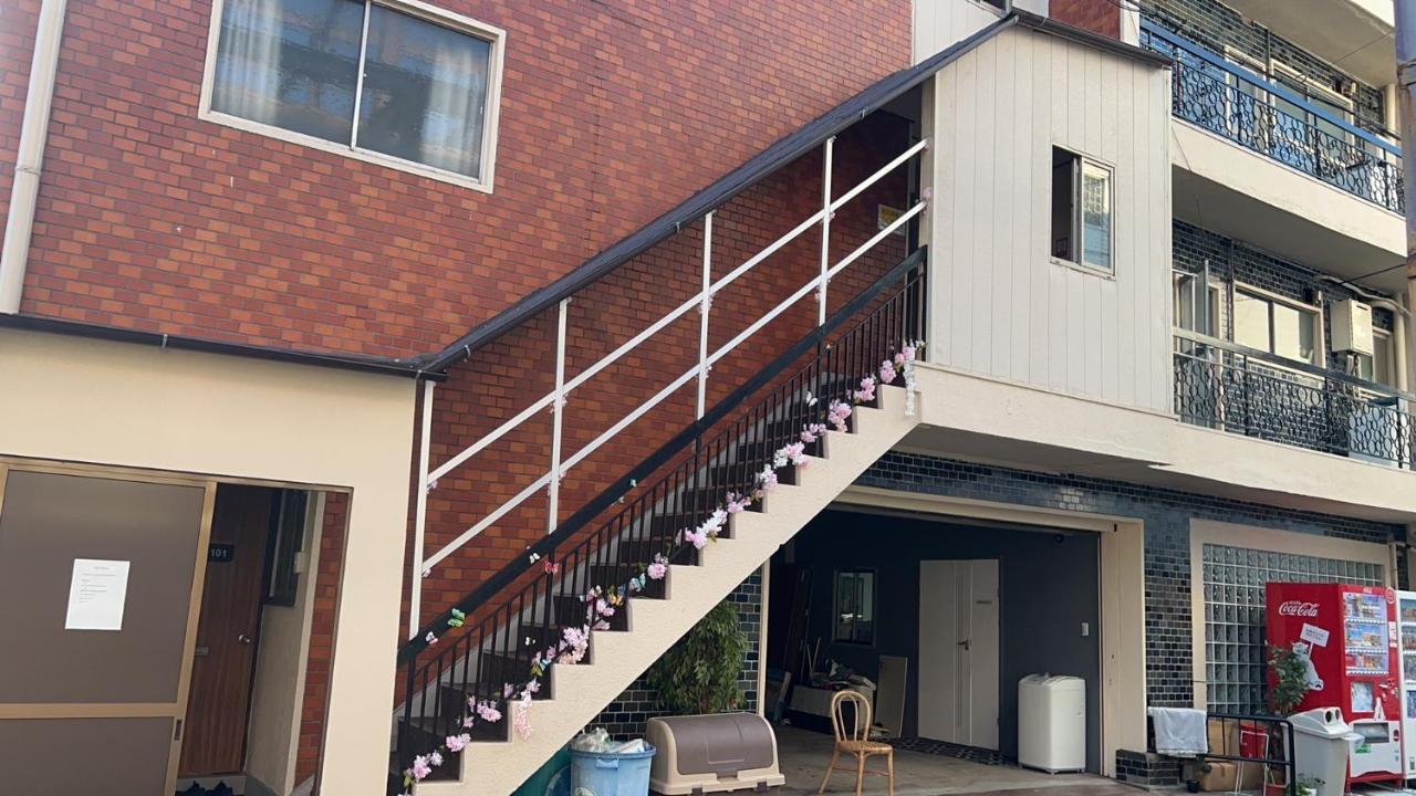 Nippori Osaka Nishi-Tengachaya Guesthouse西天下茶屋アパートメント - B&B
