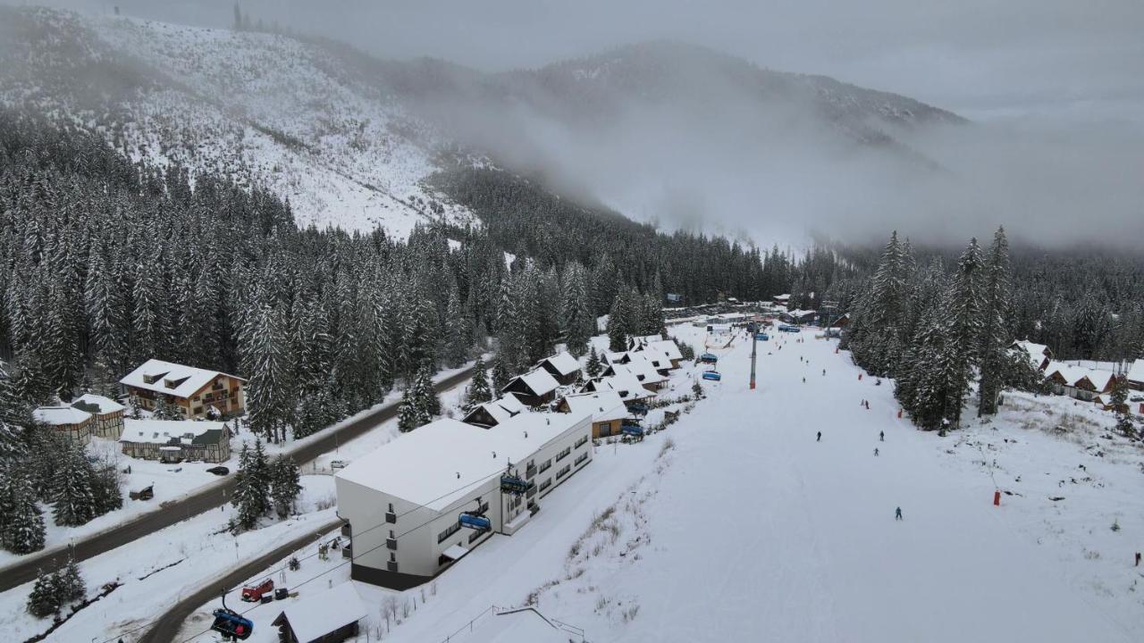 Apartment YOLO - 4 person - Garage parking - Ski in Ski Out - B&B Demänovská Dolina