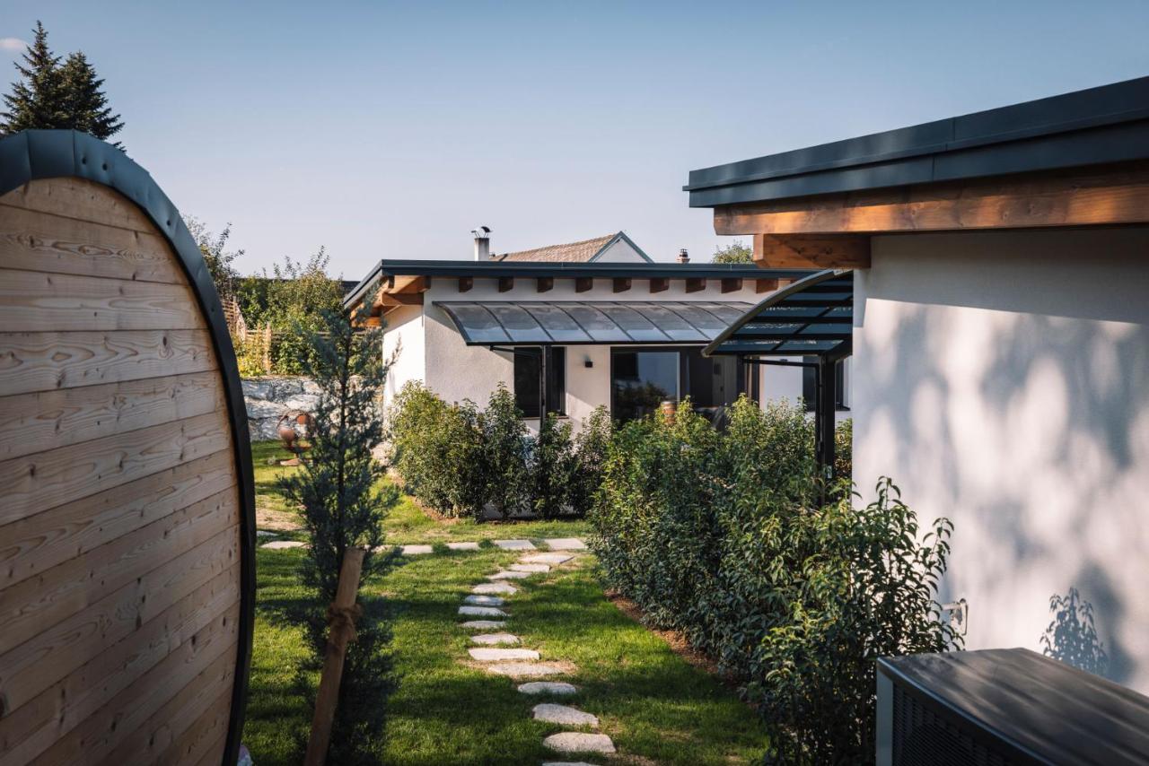 Finy Homes Stegersbach - Wellness Hideaways für Paare mit Sauna & Whirlpool - B&B Stegersbach