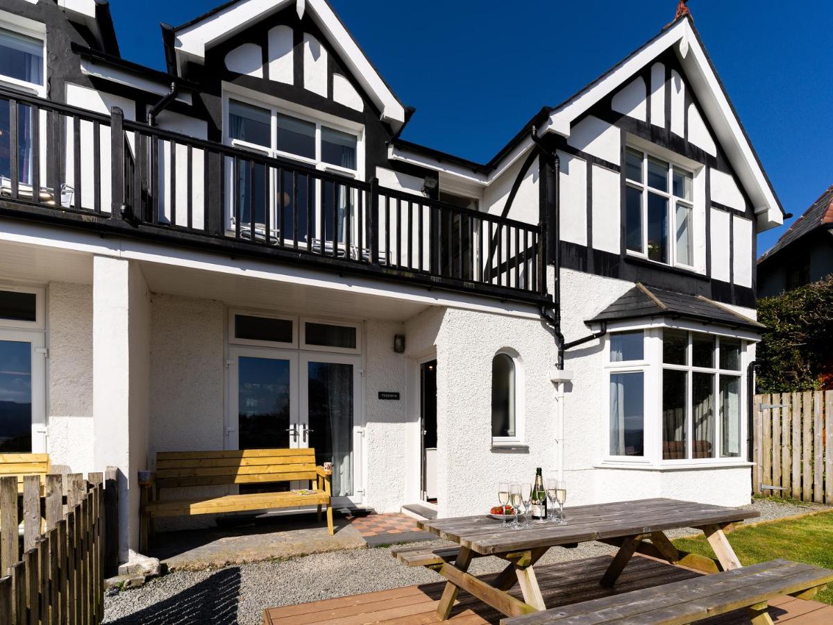 Bryn Gwyn & Tegfryn - Pair of 4 Bedroom Cottages - Sea & Mountain Views Borth y Gest - Chambres d'hôtes Porthmadog