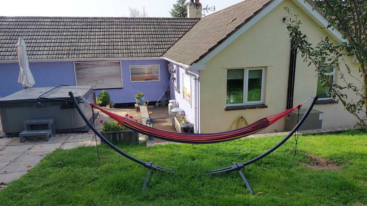 Hot Tub Hideaway - B&B Hemyock