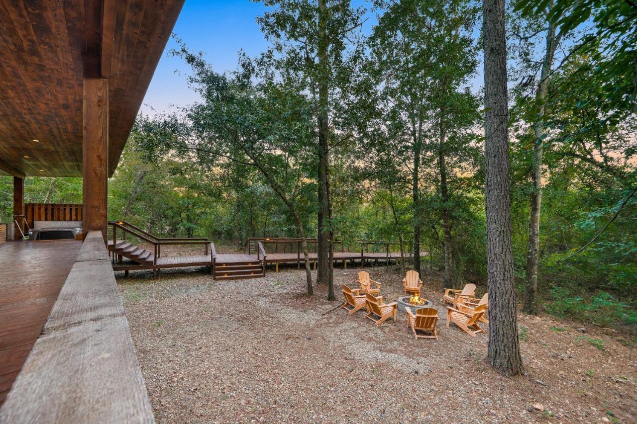 Enchanting Waterfront Cabin w Private Boardwalk - Bed and Breakfast Broken Bow