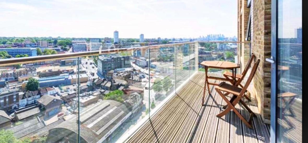 Spacious 2 bed flat next to Elizabeth line - Ferienwohnung