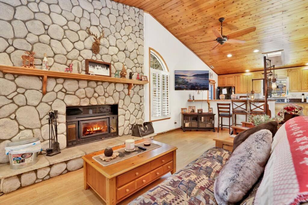 B&B Big Bear - Bearadise Cabin- Adorable Single Level Retreat - Bed and Breakfast Big Bear