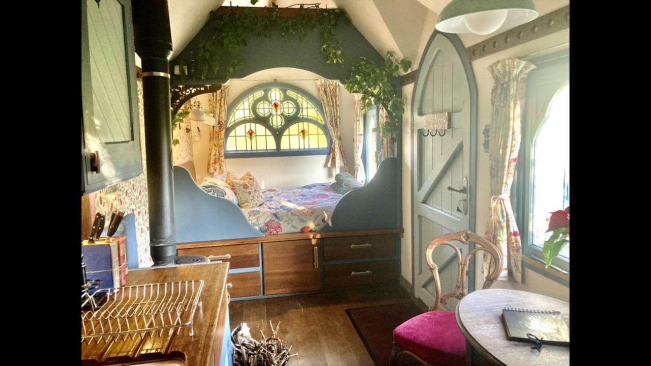 Magical Tabernacle in a Beautiful Setting with Hot Tub - B&B