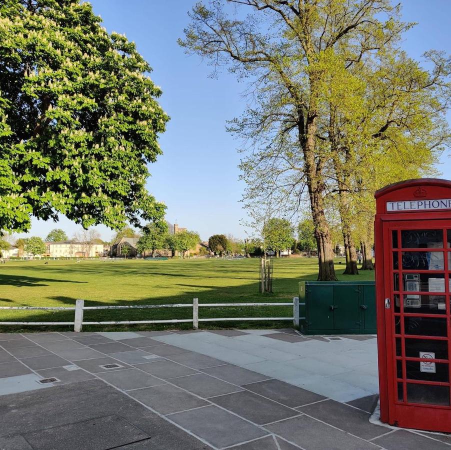 B&B Teddington - Twickenham Apartments by Charles - Bed and Breakfast Teddington