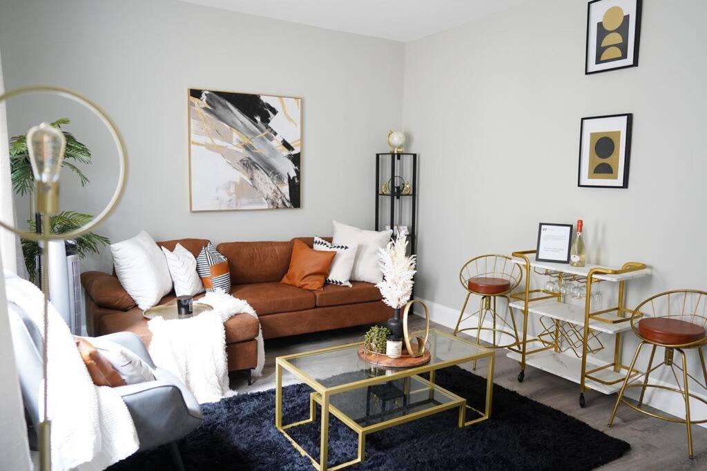 B&B Washington D.C. - Stylish 1BR unit w/Free parking-Walk to Metro - Bed and Breakfast Washington D.C.