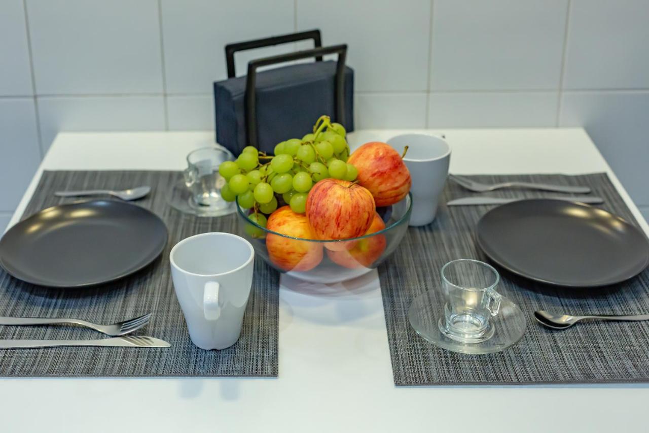 Imperium House - appartamento con giardino privato, 3 minuti da Metro Piazza Bologna, A-C, - Chambres d'hôtes Rome