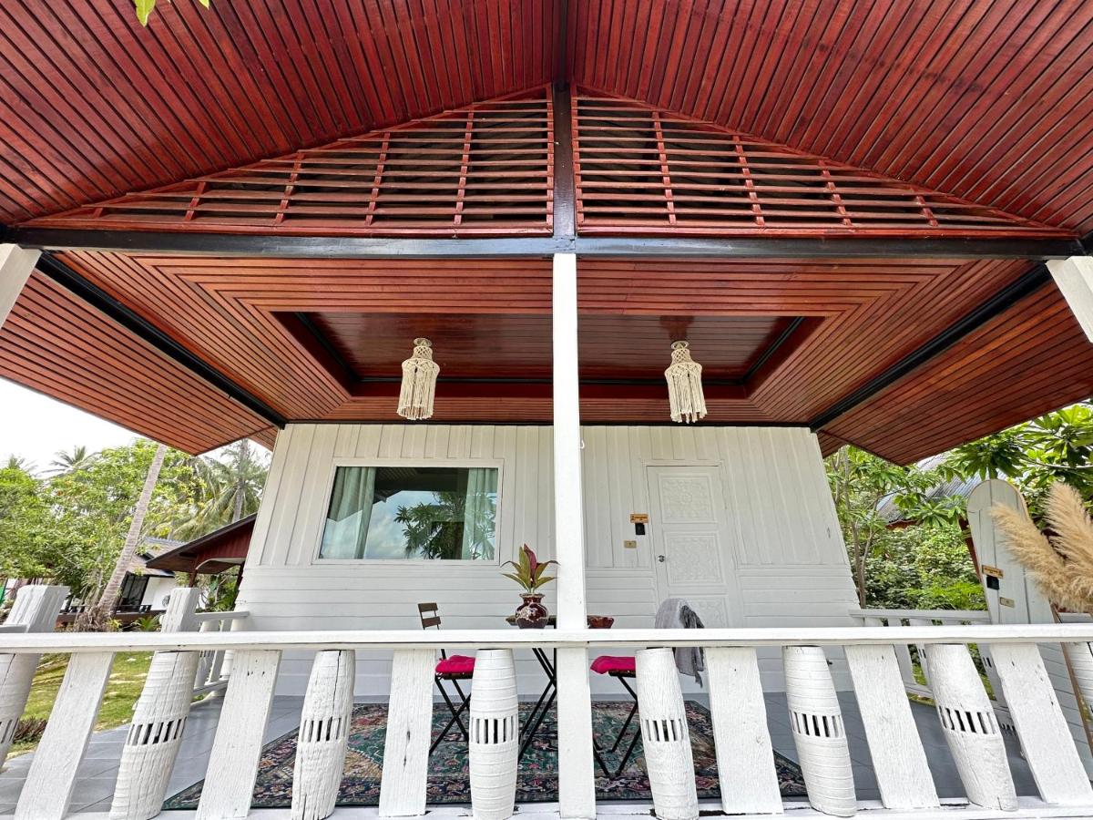 Beachfront house in Chaloklum - B&B