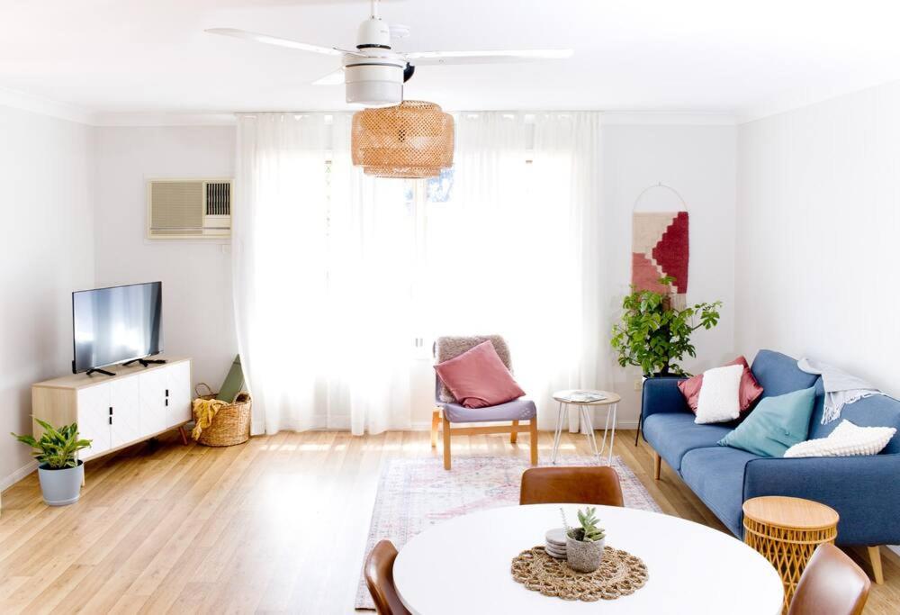 Spacious Two-Bedroom Retreat - Ferienwohnung