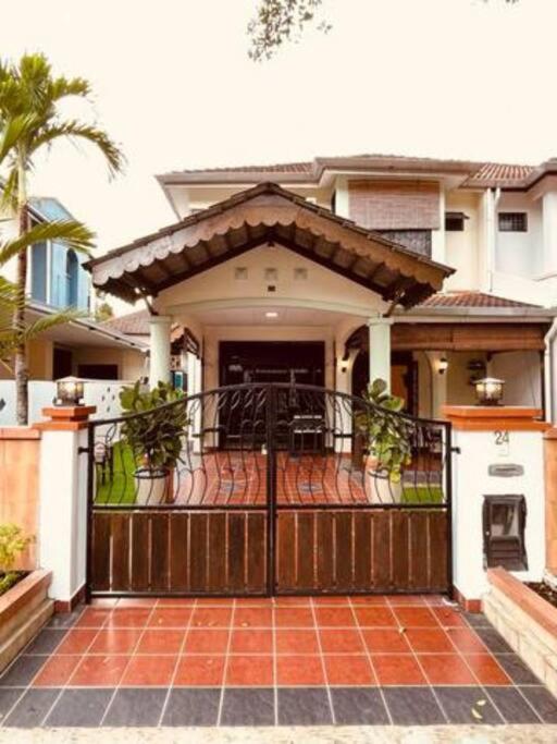 B&B Ayer Itam - Modern Family Pool Villa !! - 5 mins to Beach - Bed and Breakfast Ayer Itam