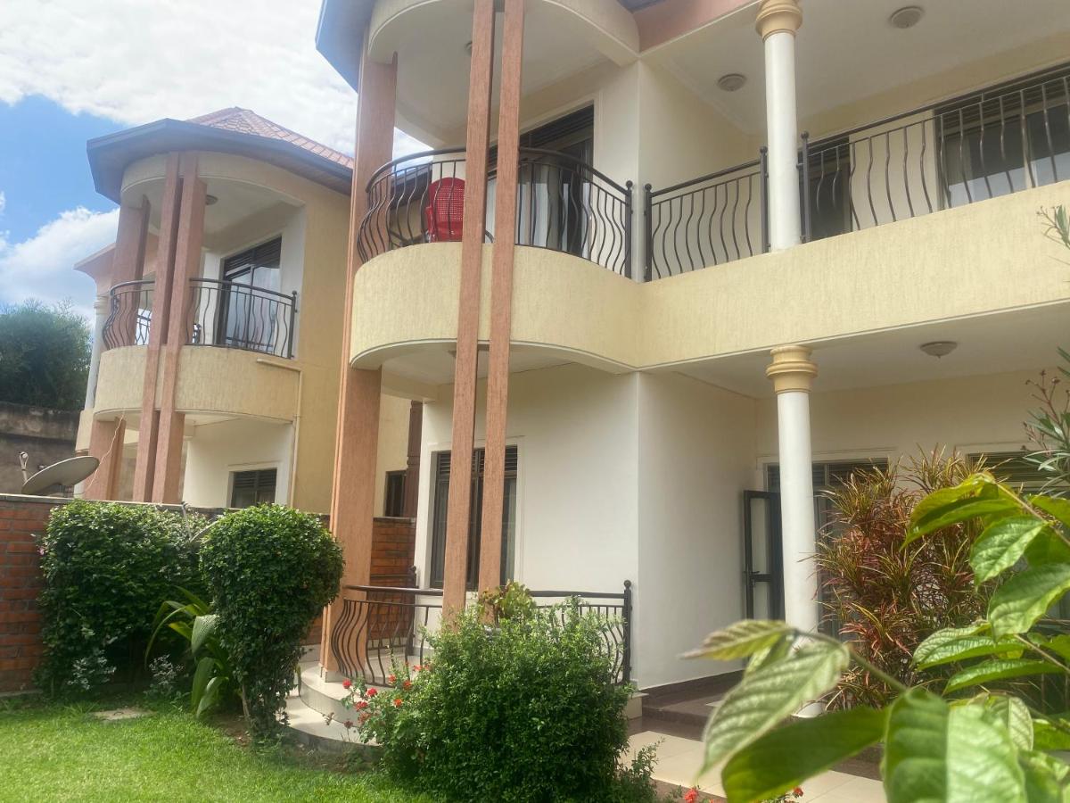 B&B Kigali - ADRIEL HOMES WOODLAND CENTEr - Bed and Breakfast Kigali