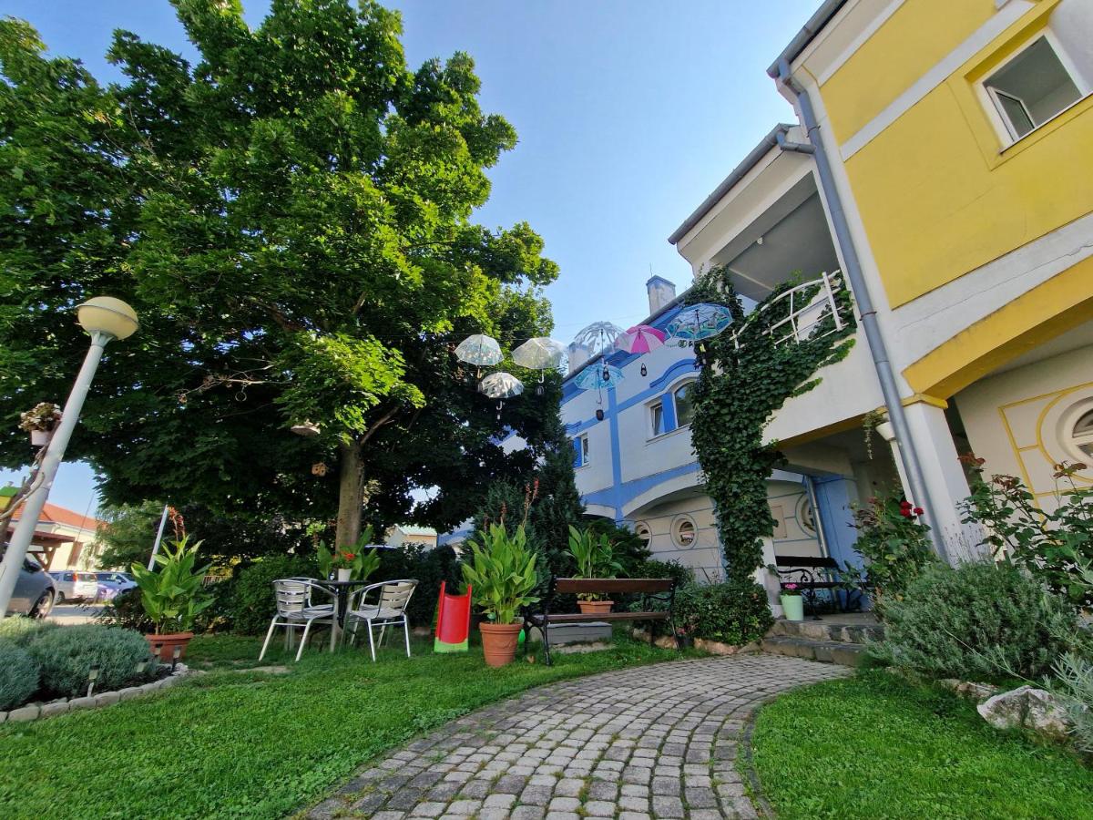 Rozina Apartman - B&B