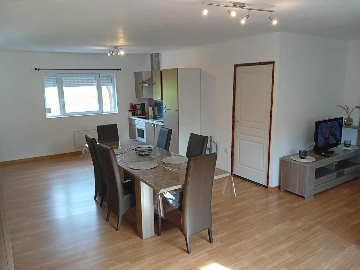 Grand appartement avec terrasse - B&B Wignehies