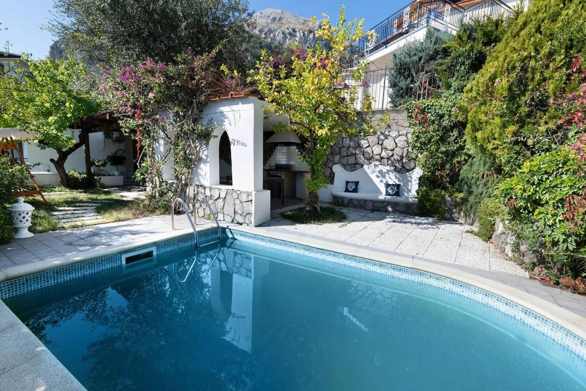Villa Marinella close to the sea with private pool - Ferienwohnung