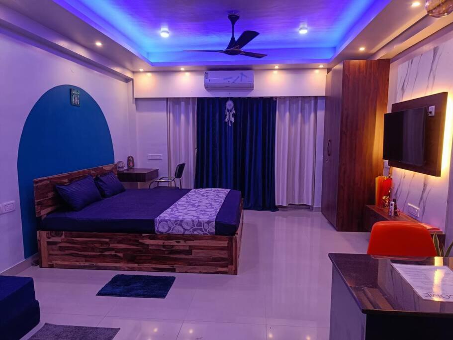 B&B Calcutta - Elegant Xanadu Studio 604 -Pool, Airport, CC2 Mall - Bed and Breakfast Calcutta