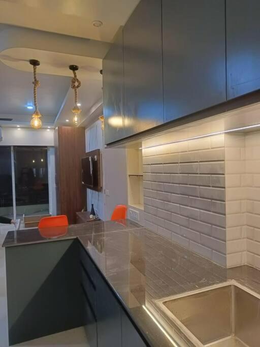 Elegant Xanadu Studio 604 -Pool, Airport, CC2 Mall - B&B Calcuta