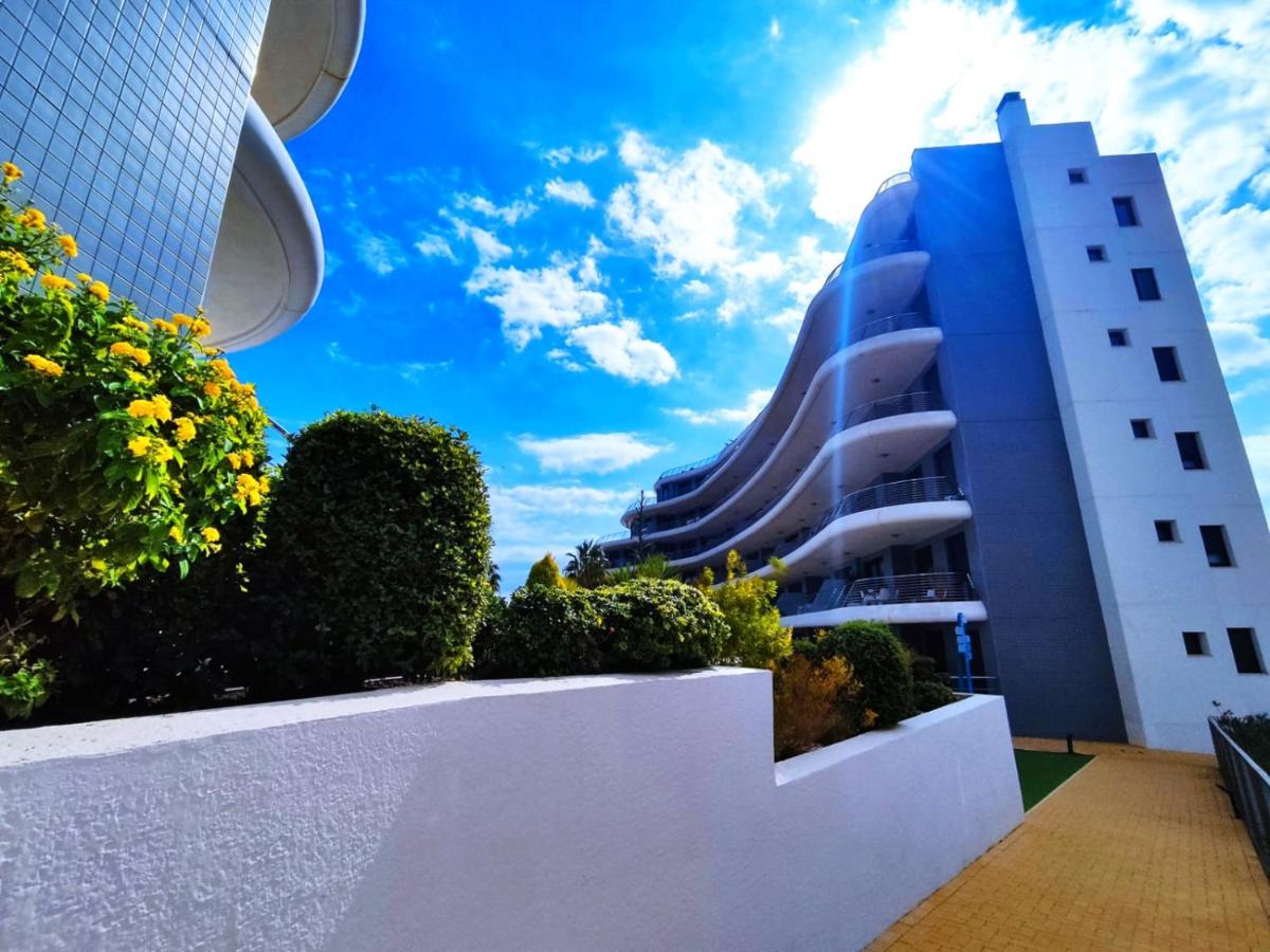 Infinity View luxury beachfront apartment - B&B