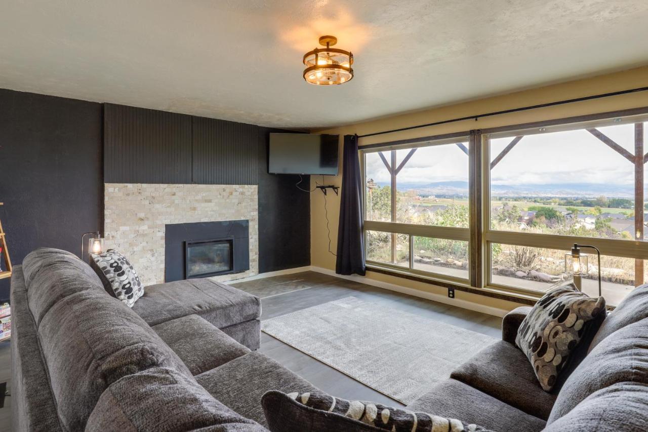 Steinaker State Park with Fireplace Vernal Getaway! - B&B