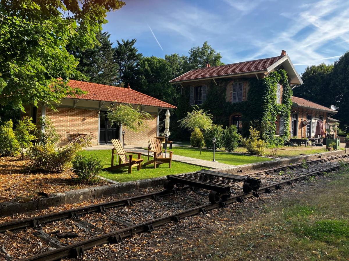 Échappée Enchantée dans une Ancienne Gare au Bord de la Forêt d'Orléans - FR-1-590-268 - B&B