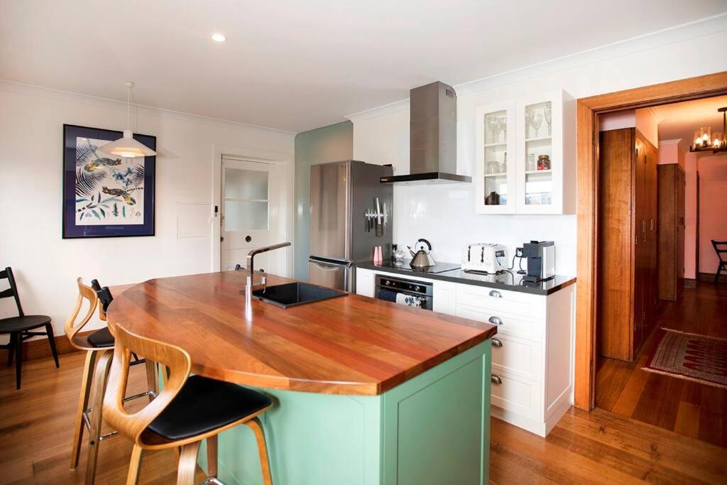 Caradi Apartment - inner city retreat - B&B