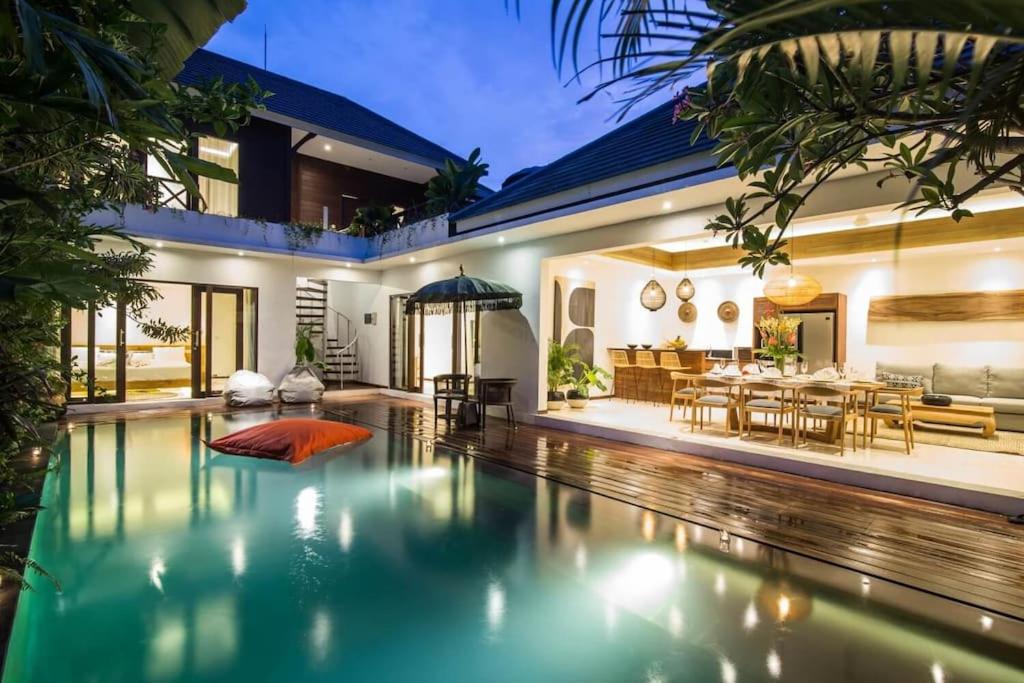 Frangipani Villa Mawe at Berawa - Ferienwohnung Canggu