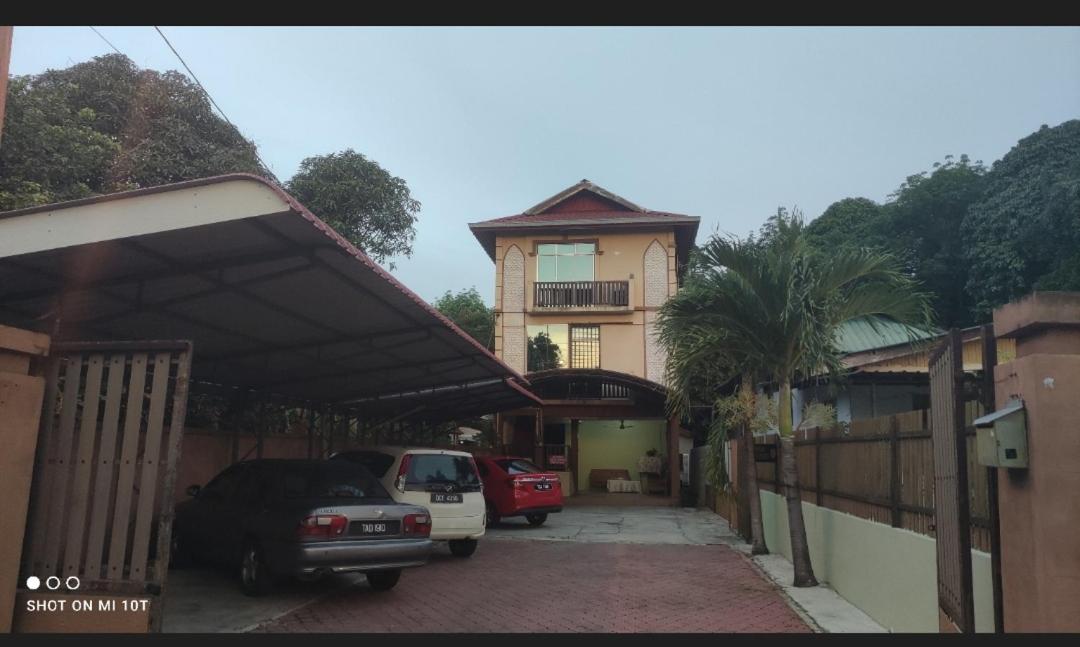 B&B Kampong Beris Harap - ILHAMVILLA GUEST HOUSE Binjai Kubang Kerian - Bed and Breakfast Kampong Beris Harap