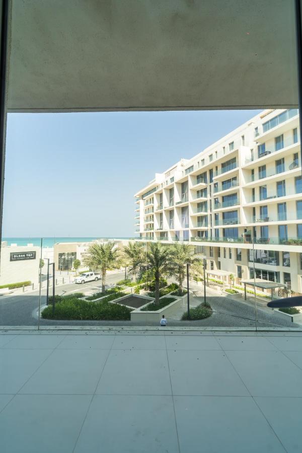 B&B Abu Dhabi Island and Internal Islands City - Luxury, 3 bedrooms, Saadiyat Island, spacious, beach & pool, restaurants, gym - Bed and Breakfast Abu Dhabi Island and Internal Islands City