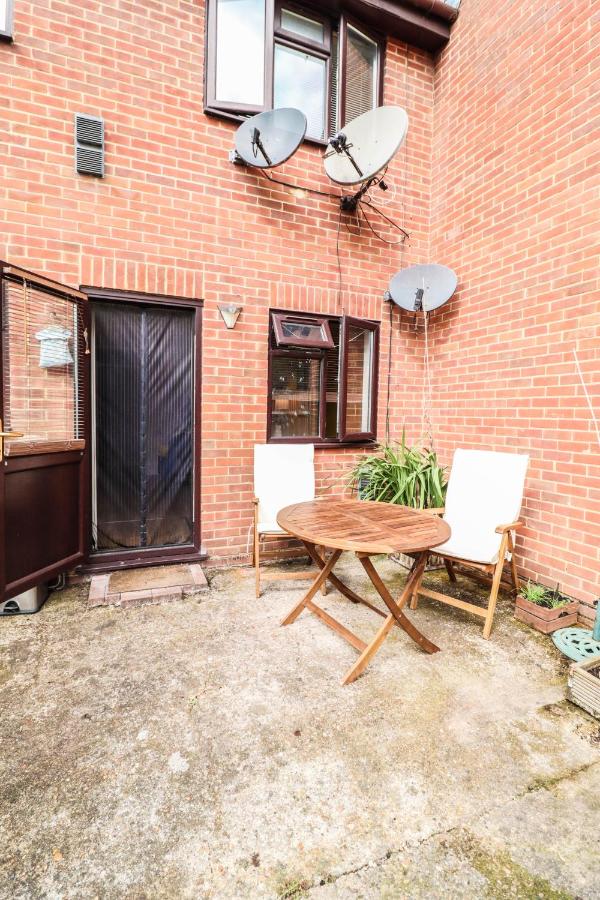 Spacious 1 bed flat-FREE Parking - B&B New Bedfont