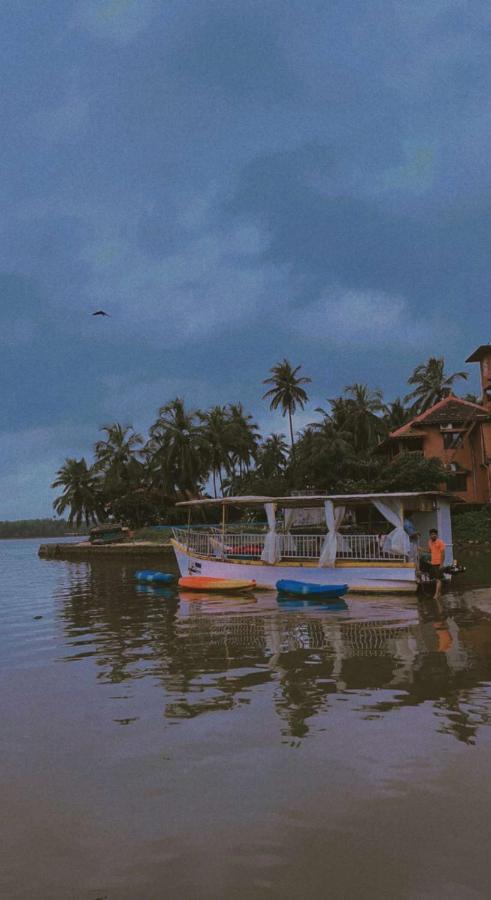 THE BACKWATER HOMESTAYy - B&B Kalliānpur