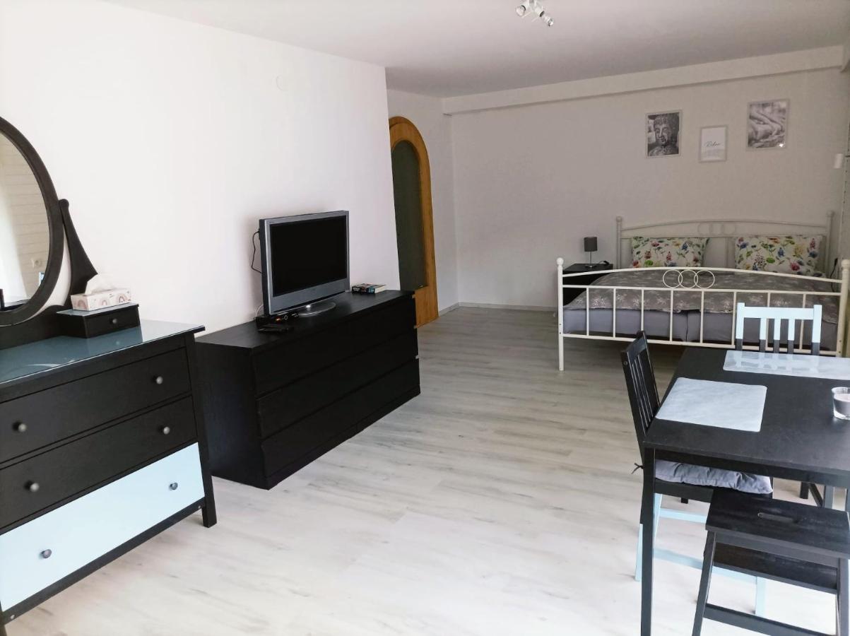 Kleine Ferienwohnung mit Terrasse am Waldrand - Ferienwohnung