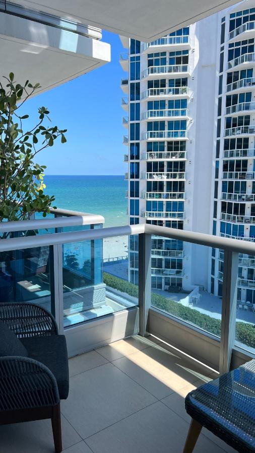 Deluxe One -Bedroom King Suite with Ocean and City View 