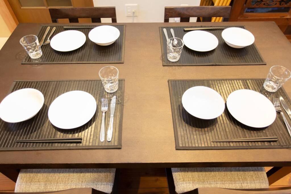 Kanmuritei Guest House UP to 7 pax, 冠邸和モダン最大7名まで宿泊可能 - B&B Kyoto