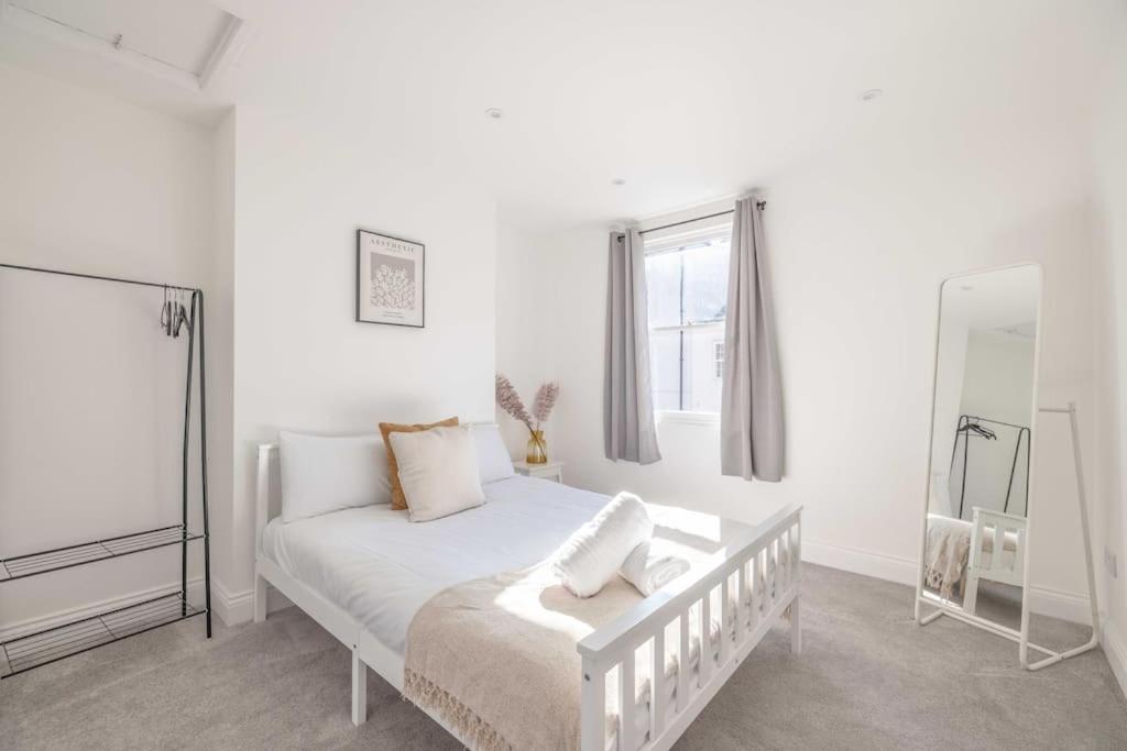 Cosy Cottage: Your Central Windsor Retreat - Ferienwohnung