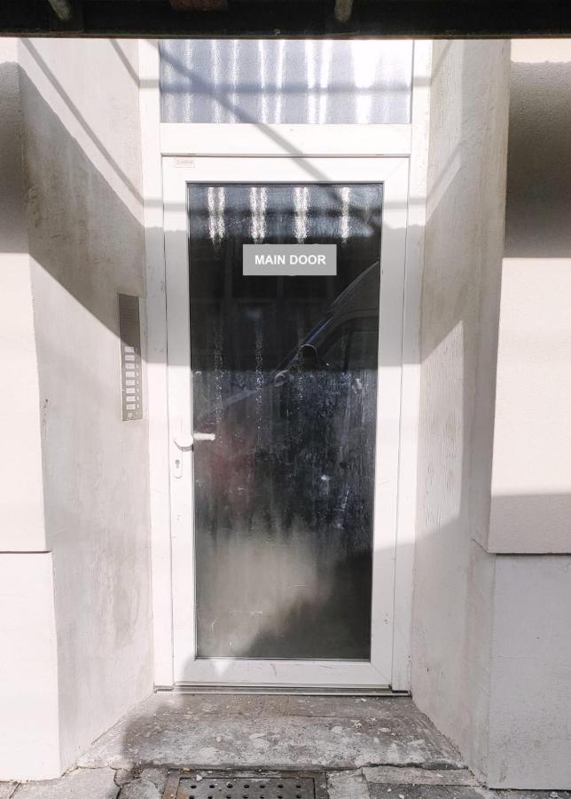 RAJ Living - 1 or 4 Room Apartments - 15 Min to Messe DUS - 10 Min Old Town DUS - Ferienwohnung