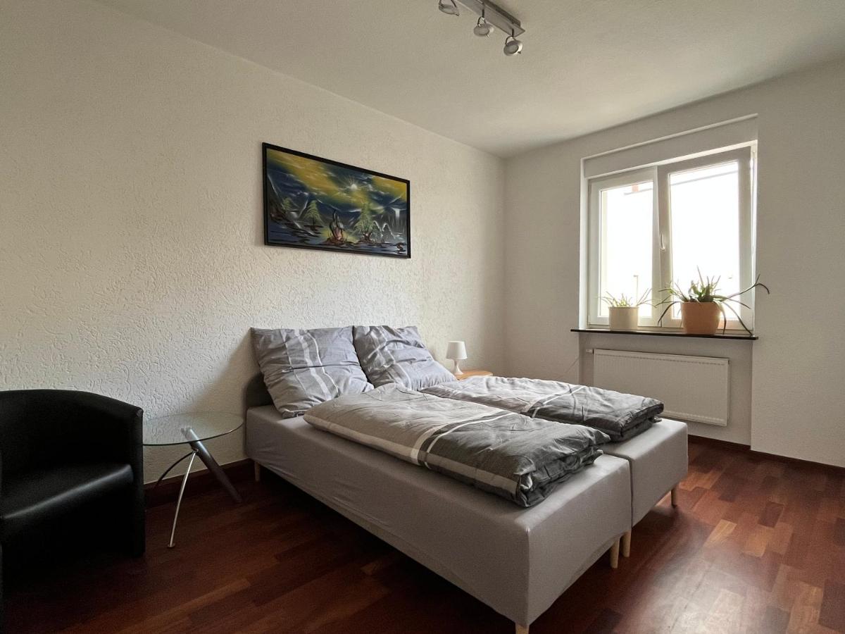 Camera Doppia con Letti Singoli e Bagno in Comune