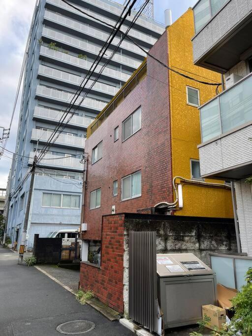 3 mins to Shinjuku sta by train! Twin beds,Projector,Appliances! - B&B