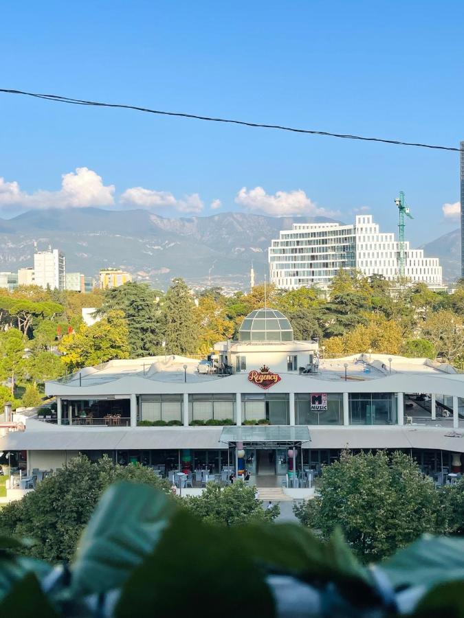 AJ Apartments - Hidden Gem in front of Taiwan Center - Chambres d'hôtes Tirana